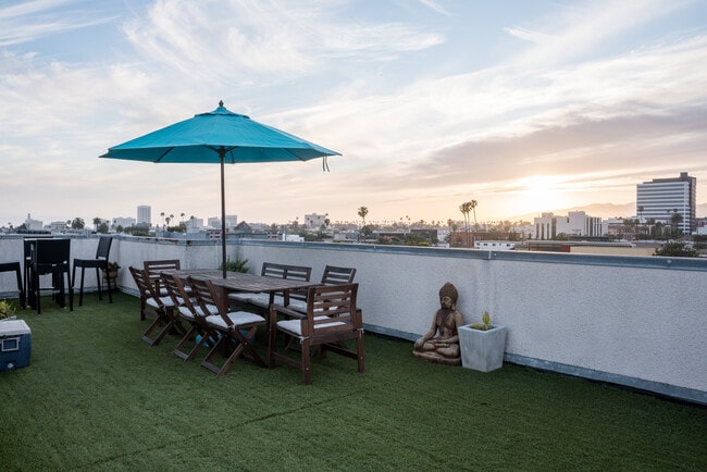 Rooftop dining, ocean & mountain views - 1511 16th St