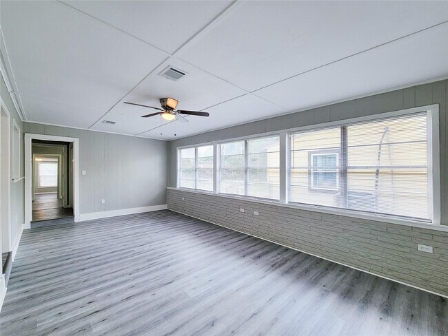 Foto del edificio - 7426 Bigwood St