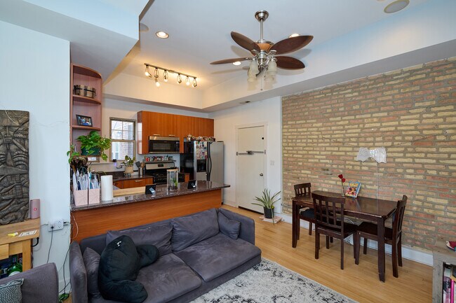 Foto del edificio - 5711 N Kimball Ave