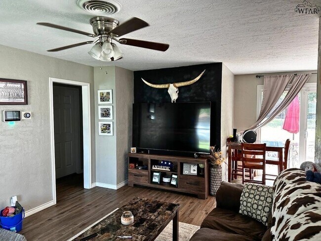 Foto del edificio - 5012 Lakefront Dr