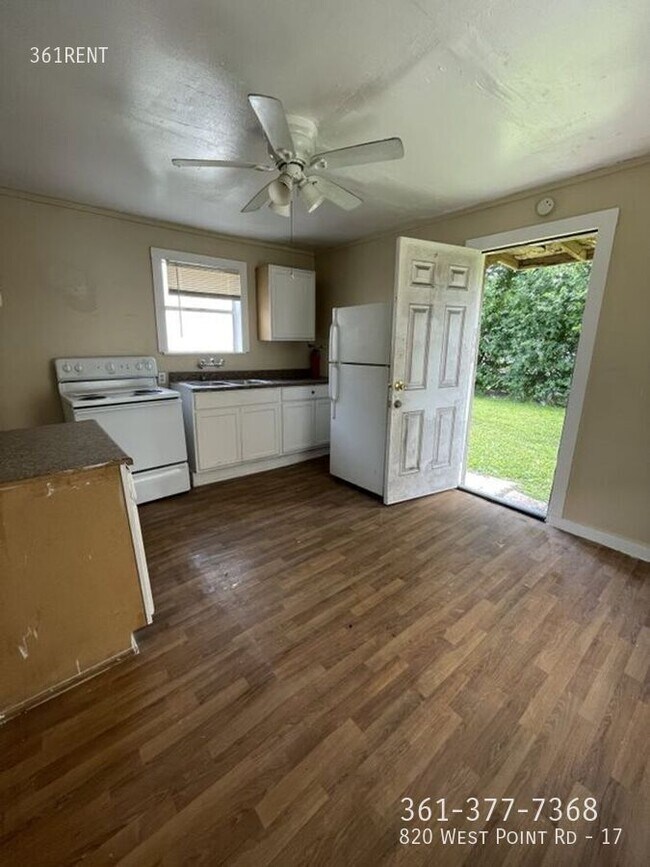 Foto del edificio - 820 W Point Rd