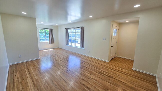 Foto del edificio - East Whittier 3 Bed 1.5 Bath House With Remodeled Kitchen and Bathrooms Available Now!