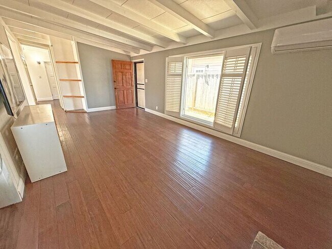Foto del edificio - 3528 Shafer Dr