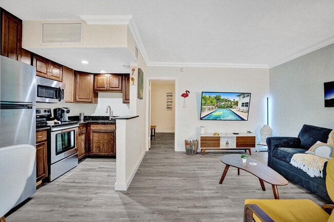 Building Photo - 417 NE 17th Ave