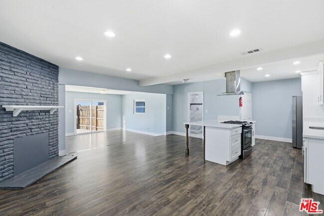 Foto del edificio - 14141 Gault St