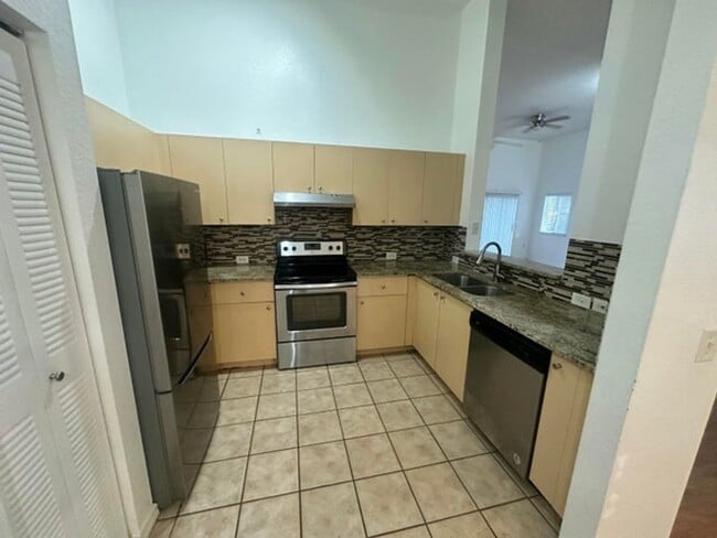 Photo - 220 Crestwood Cir House