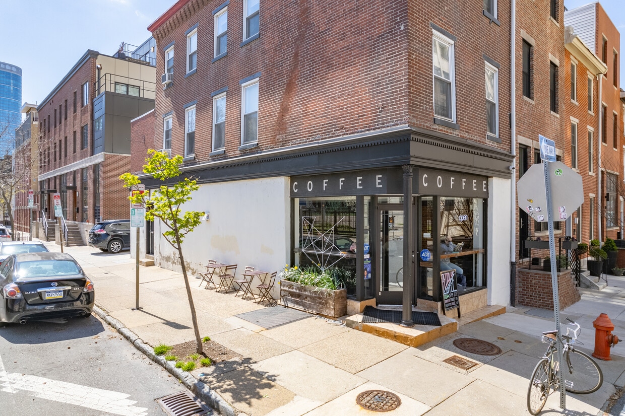 Primary Photo - 2100 Spring St