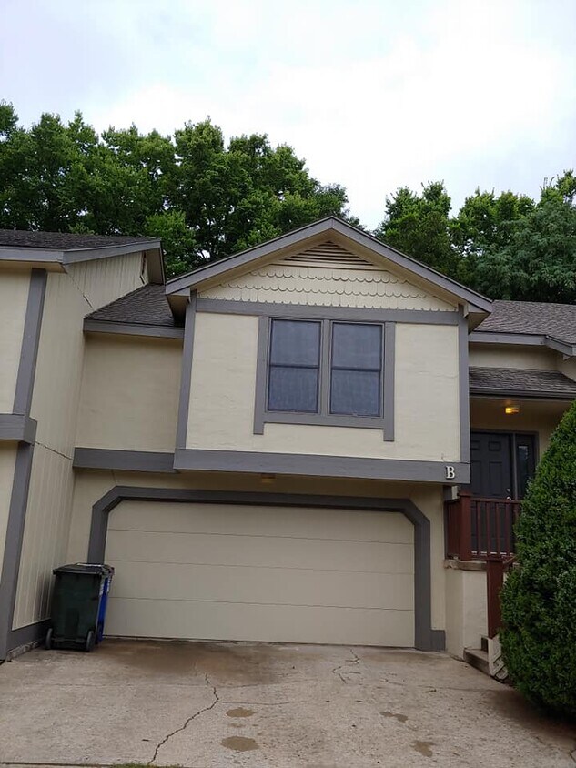 1424 Applegate Ct Unit B, Lawrence, KS 66049 Apartments in Lawrence