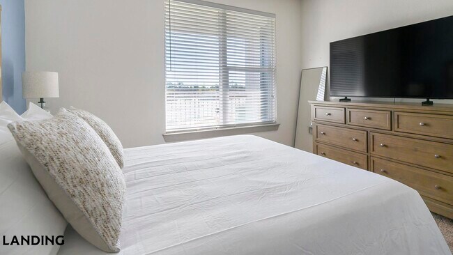 Foto del edificio - 300 Enclave Dr