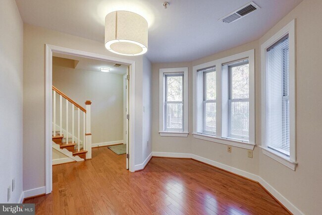 Building Photo - 2209 12th Ct N