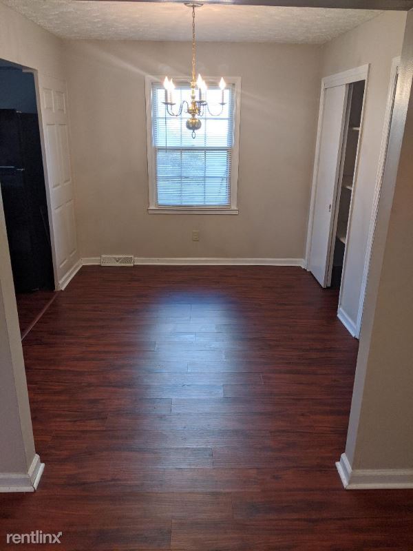Foto del edificio - 429 Whispering Hills Dr