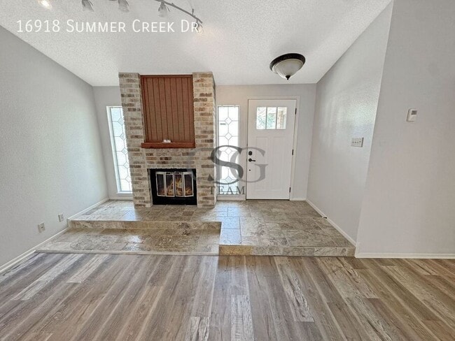 Building Photo - 16918 Summer Creek Dr