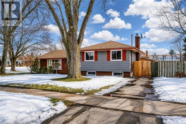 Building Photo - 33 Fairlawn Rd