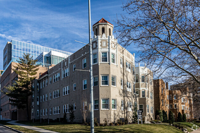 Foto del edificio - West Plaza Apartments