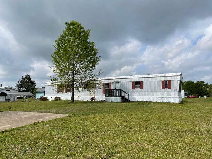 Primary Photo - 3/2 Manufactured Home Open Floor plan, lar...