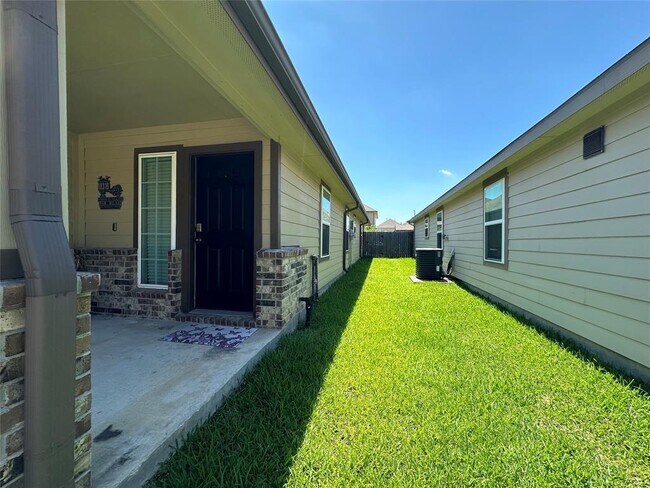 Foto del edificio - 10319 Douglas Fir Villa Ave