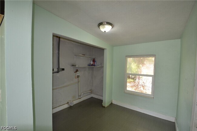 Foto del edificio - 1324 Brookhill Dr