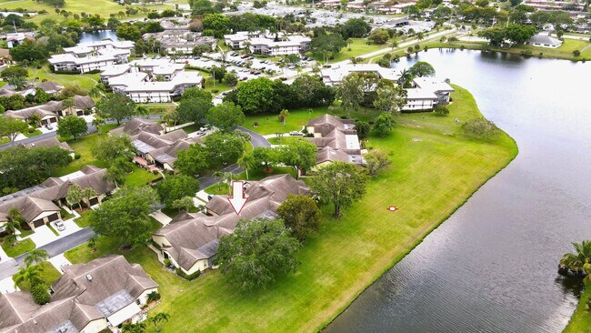 Foto del edificio - 160 Ramblewood Cir