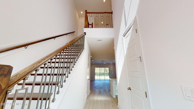 Building Photo - 111 Carousel Dr