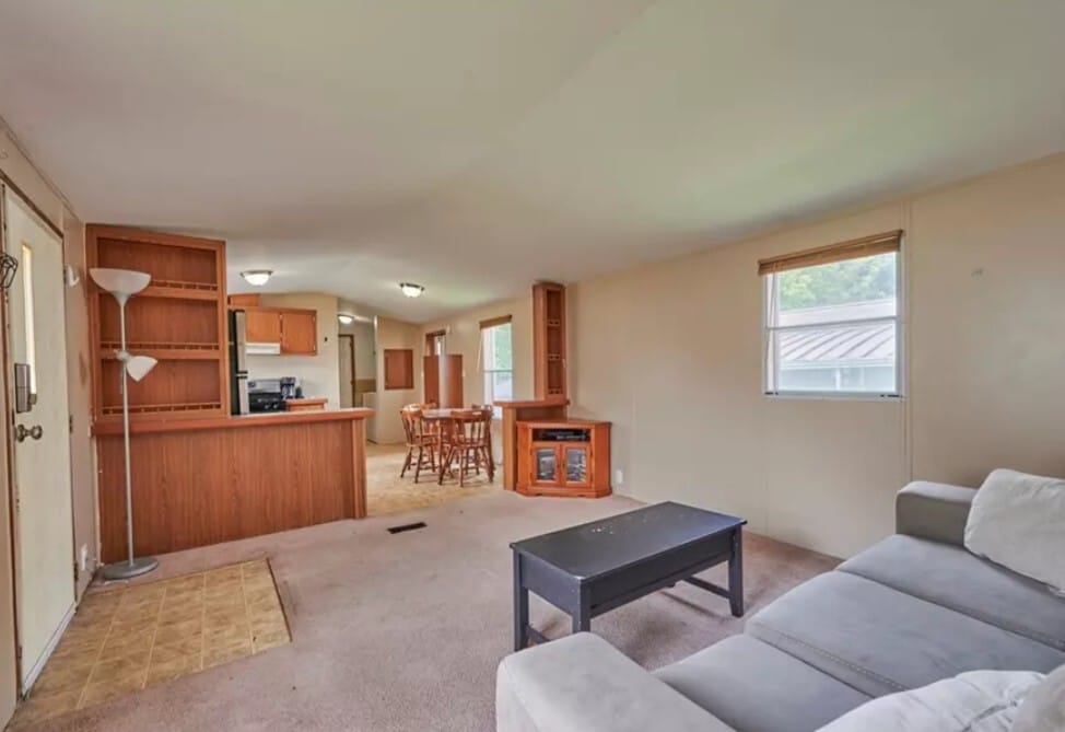 Building Photo - 206 Lacona Ln