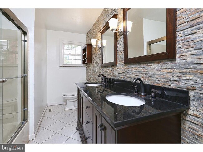 Foto del edificio - 923 Forbes St