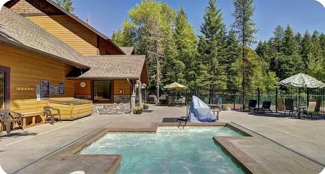 Aquatic facility outdoor hot pool - 3000 Ptarmigan Blvd