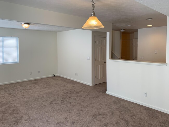 Building Photo - 2709 Koven Dr