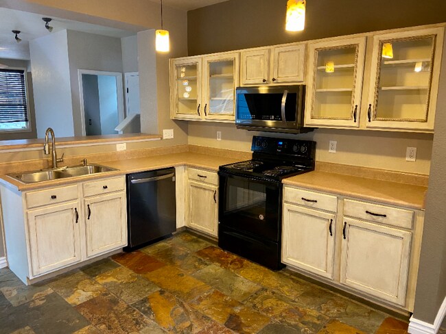 Building Photo - 6593 Abbeywood Dr