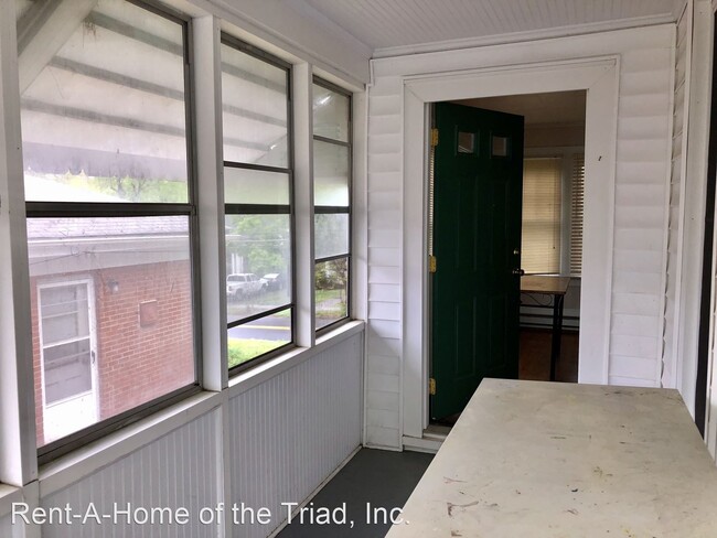 Building Photo - 3 br, 1 bath House - 1615  Walker Avenue