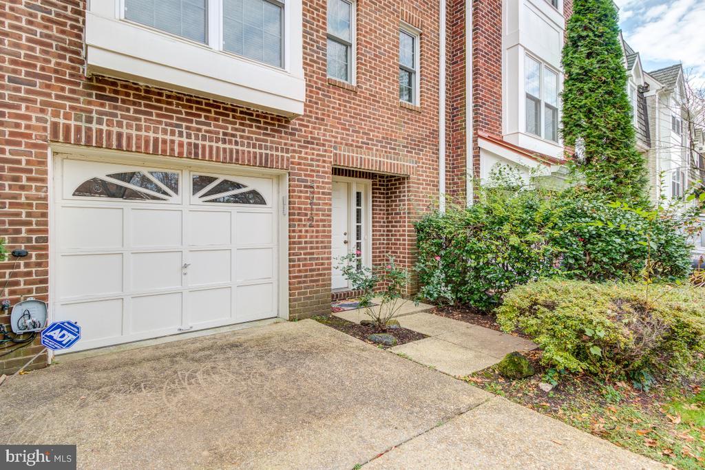 Foto principal - 5912 Edson Ln