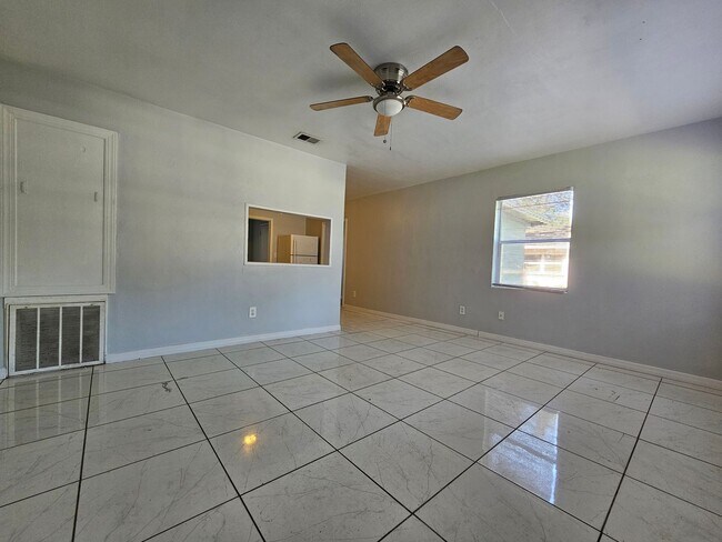 Foto del edificio - Charming 3-Bedroom, 2-Bath Home with Bonus...