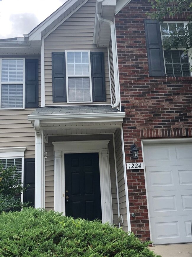Building Photo - Available for immediate move in - Gorgeous...