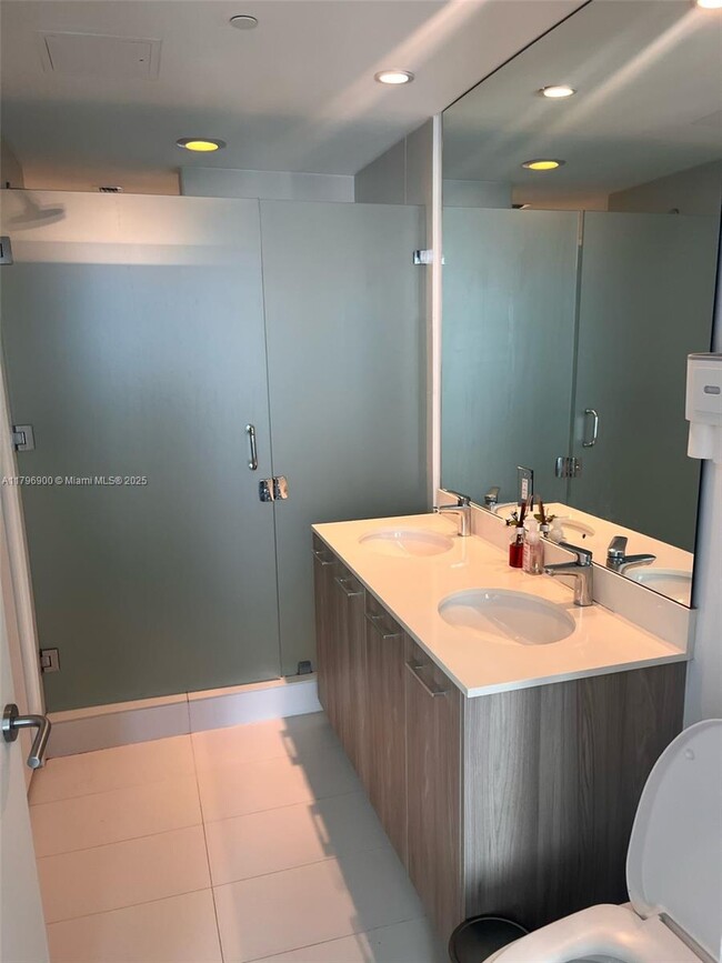 Foto del edificio - 501 NE 31st St