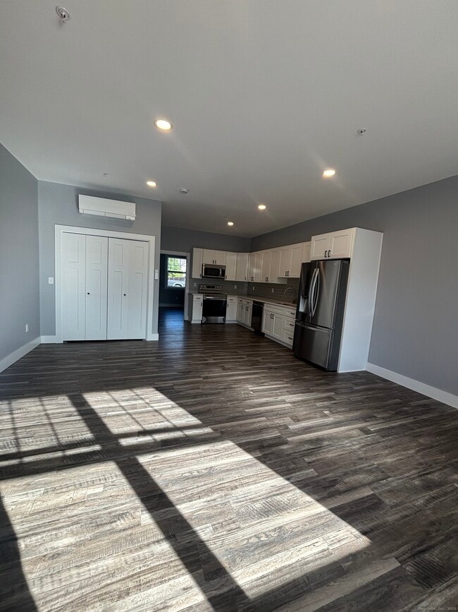 Foto del edificio - 303 Norwich-New London Turnpike