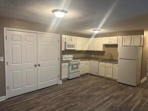 Building Photo - 240 Geri Ln