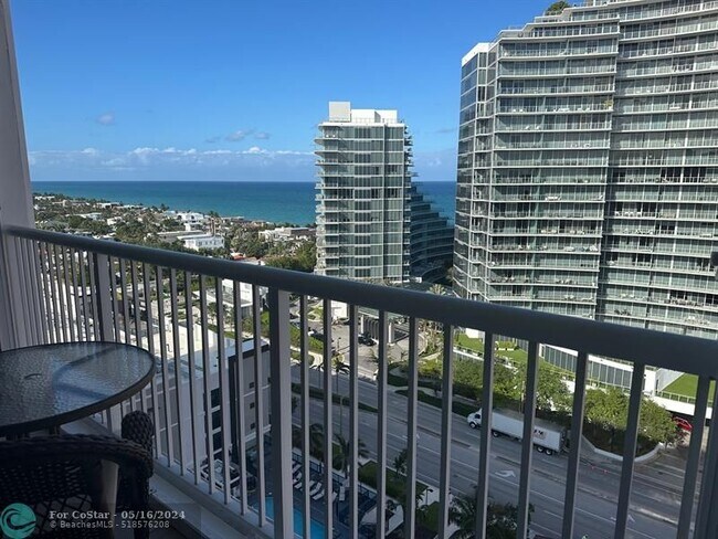 Foto del edificio - 2200 NE 33rd Ave
