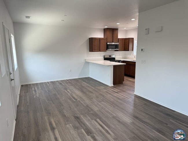 Building Photo - 518 S F St