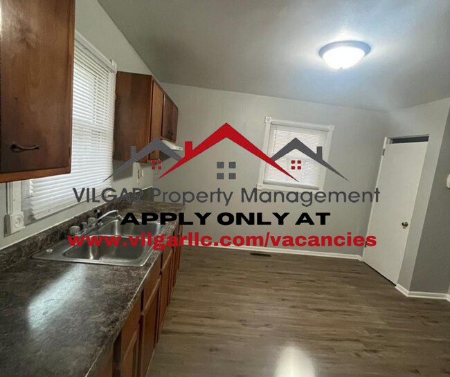 Building Photo - What a home ! 3 spacious bedrooms, 1 bathr...