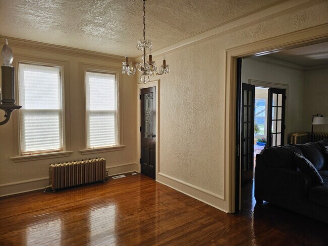 Comedor - 508 Maple Ave