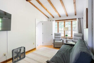 Building Photo - 253 Main St