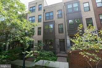 Building Photo - 515 Shorthorn Way