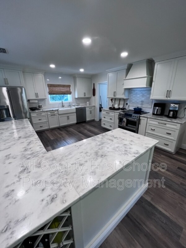 Building Photo - 302 Palmetto Ln