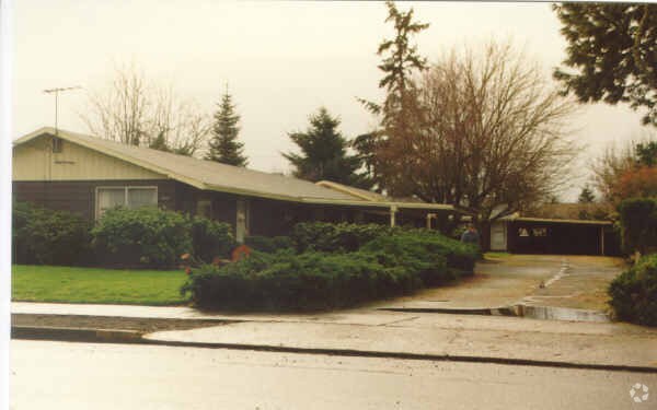 Primary Photo - 650 E Main St