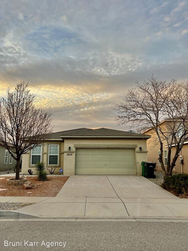 3 br, 2 bath House 3809 Buckskin NE House Rental in Rio Rancho, NM