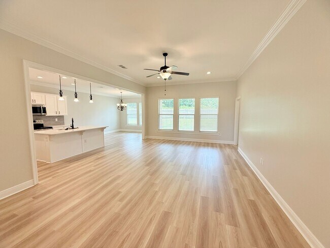 Foto del edificio - Modern 4 Bed/3 Bath - LVP Throughout