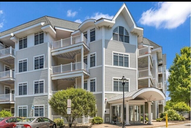 Building Photo - 614 Pond St