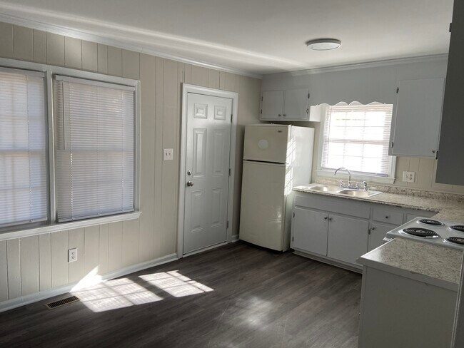 Kitchen - 605 Starling Way