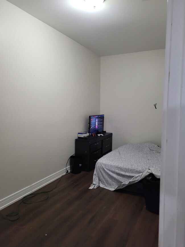 Foto del edificio - 1311 S Troy St