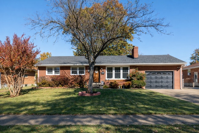 Beautiful 3-Bedroom, 3-Bath Home with Finished Basement, Garage & Fenced Yard - Beautiful 3-Bedroom, 3-Bath Home with Finished Basement, Garage & Fenced Yard