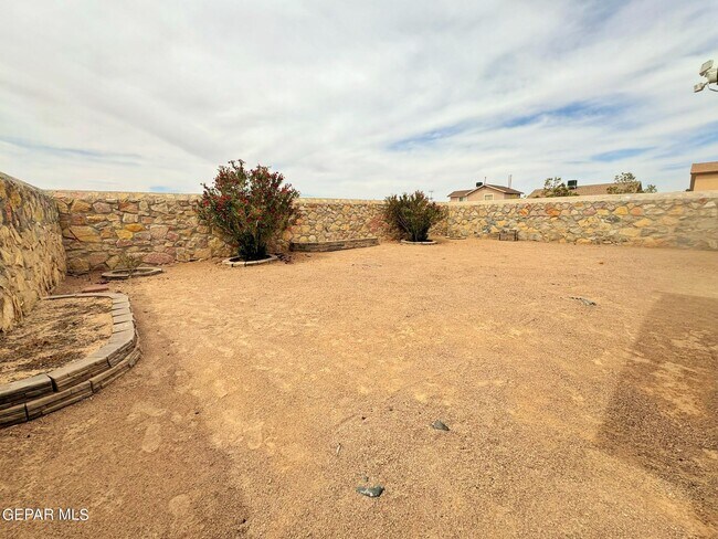 Building Photo - 13981 Sandy Rock Dr